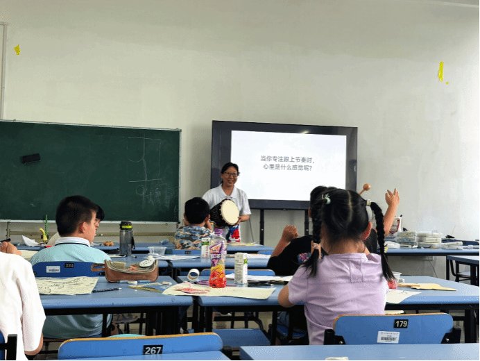 以特色鼓圈团体活动为载体