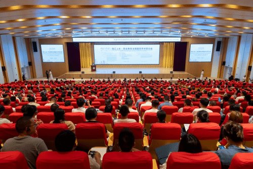 本网讯【通讯员 杨燕楠】7月26日